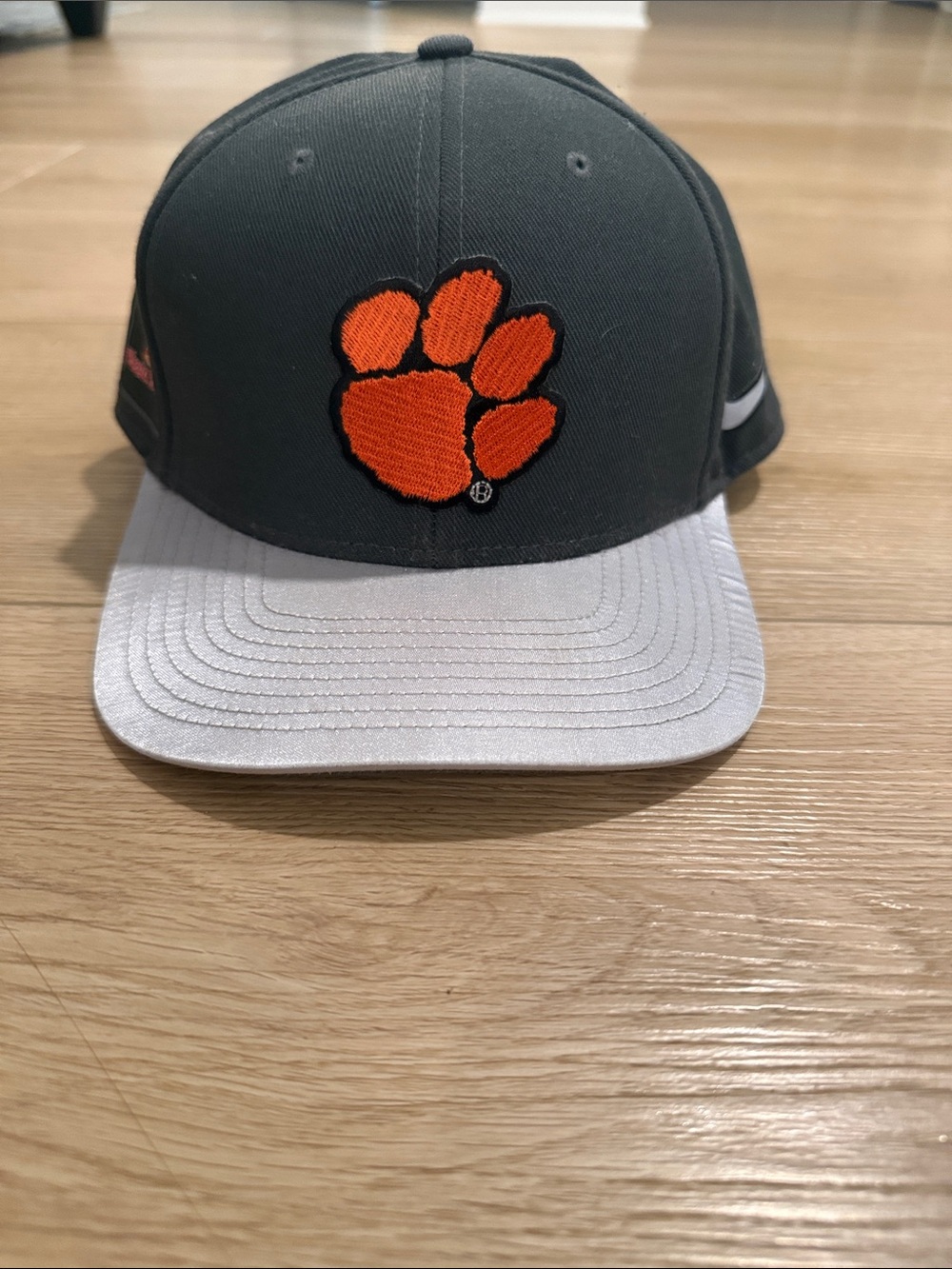 Nike Men's Gray and White Snapback Hat with Orange Paw Logo